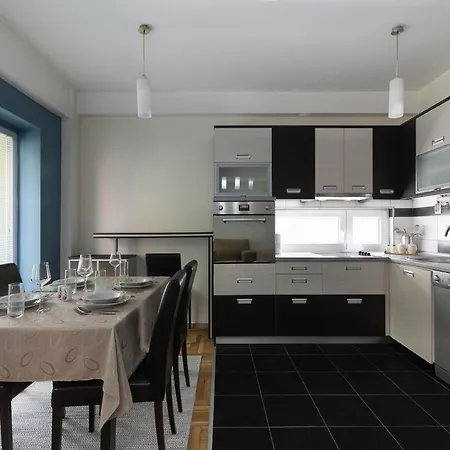 Near Clinical Center Mother Teresa-drzavna Bolnica Majka Tereza,city-center,free Parking דירה *