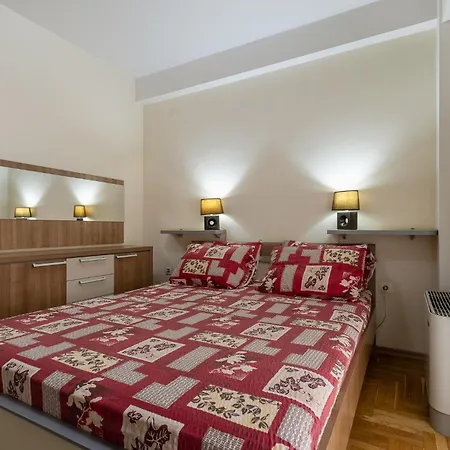 דירה Near Clinical Center Mother Teresa-drzavna Bolnica Majka Tereza,city-center,free Parking
